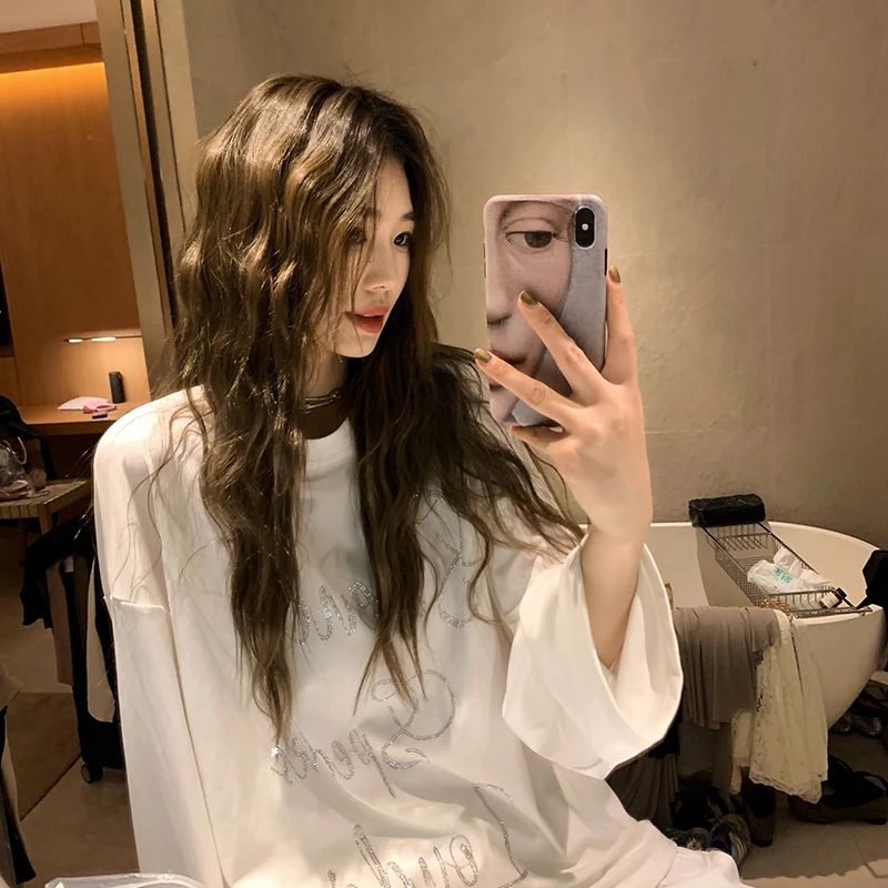 小君君布兰妮 街区日常/百搭宽松圆领上衣手工烫钻字母长袖T0837