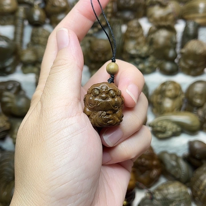 维腊木（绿檀）七*喜貔貅手机挂