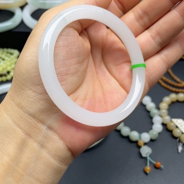 石英质玉未镶嵌手镯