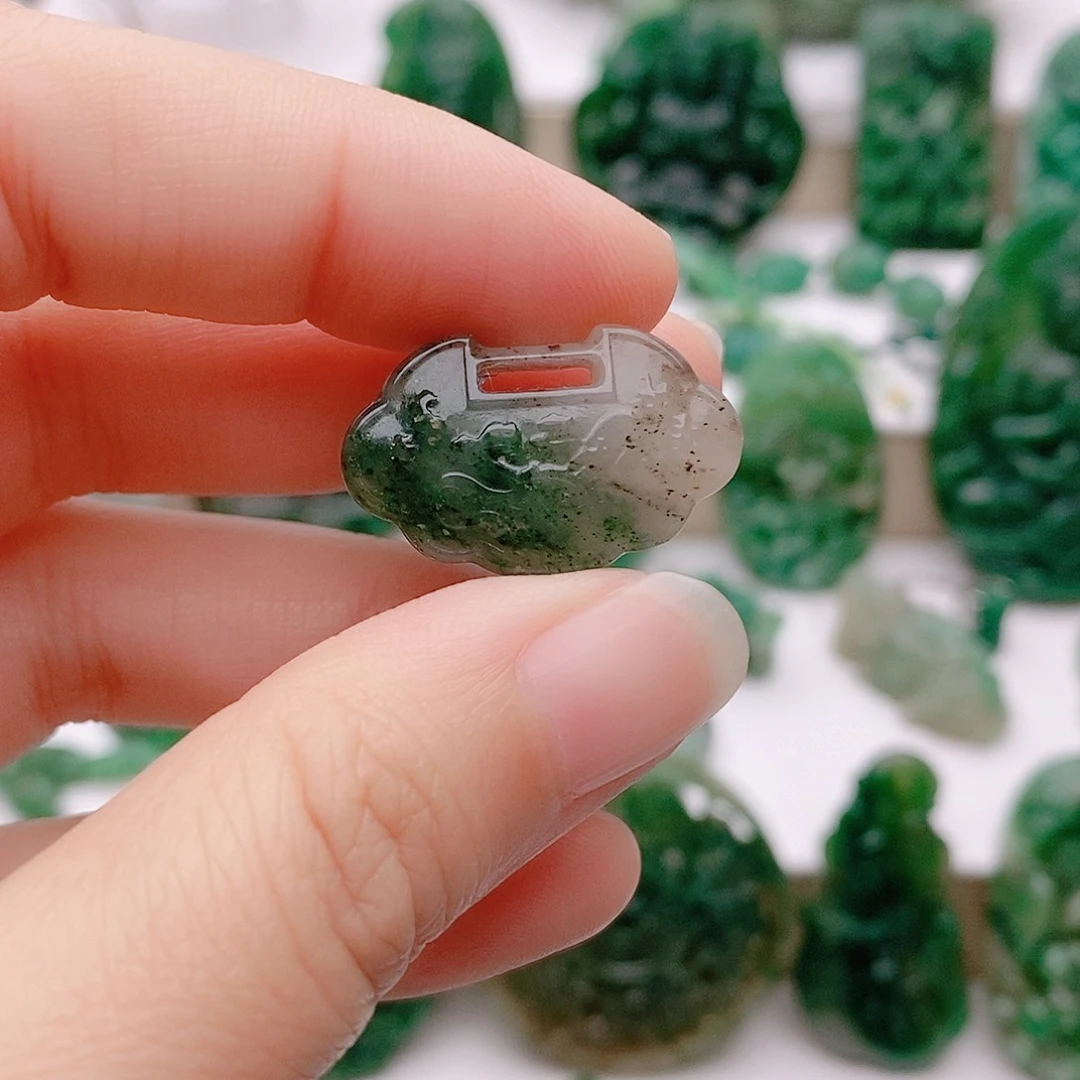 独山玉未镶嵌吊坠