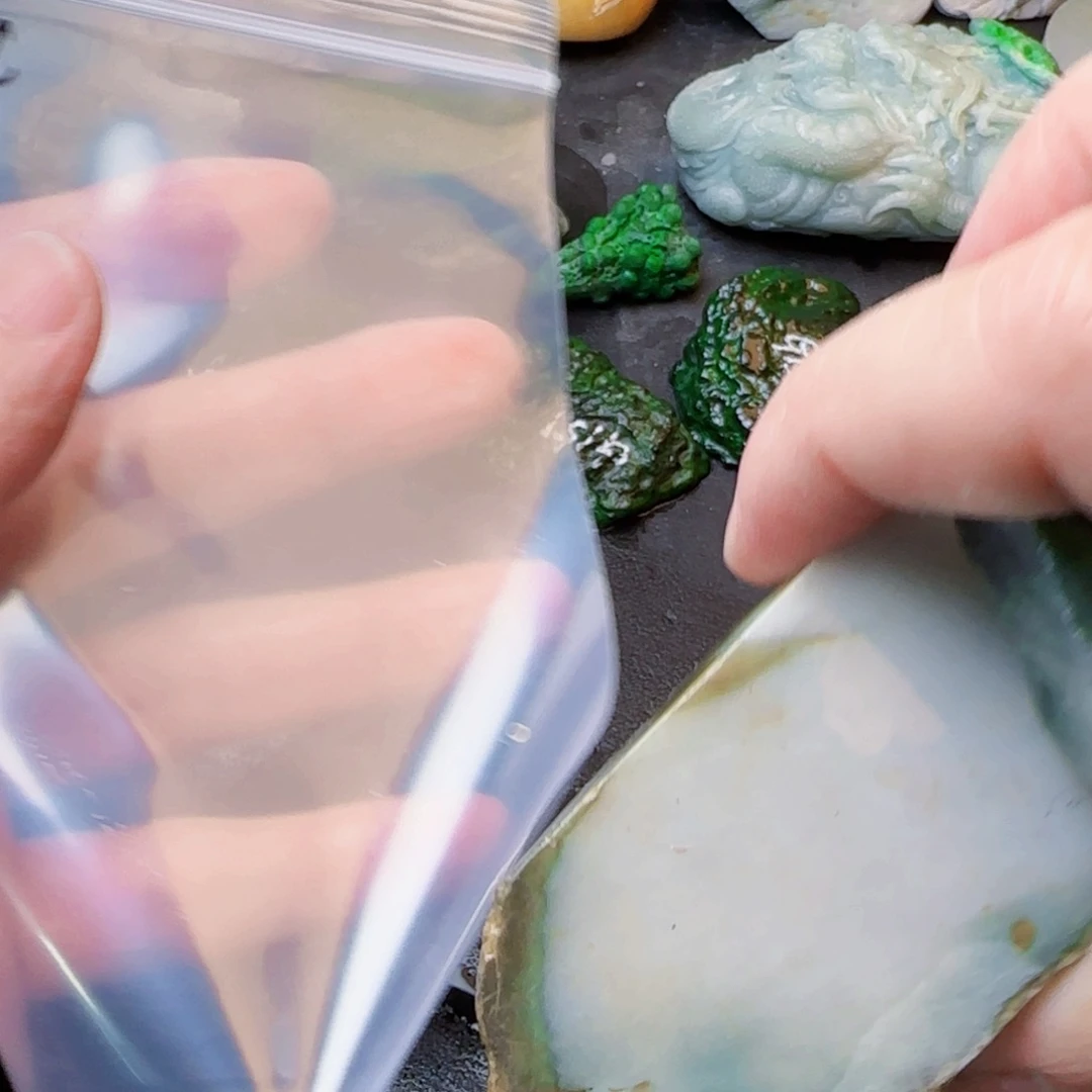 极***标翡翠未镶嵌颈饰24