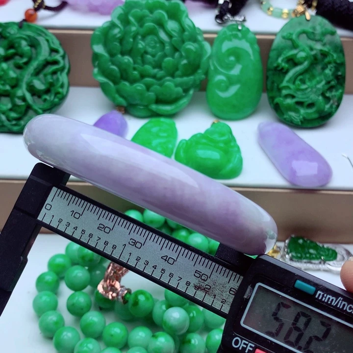 翡翠未镶嵌手镯…．