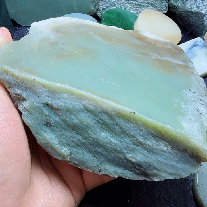 和田玉（糖玉）未镶嵌珠宝奇石墨*