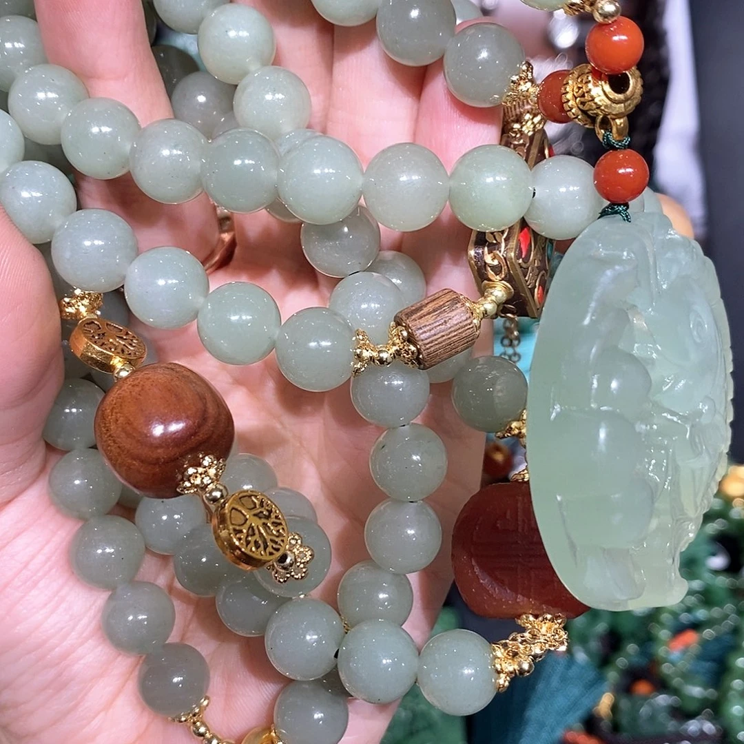 颈饰未镶嵌和田玉（碧玉）