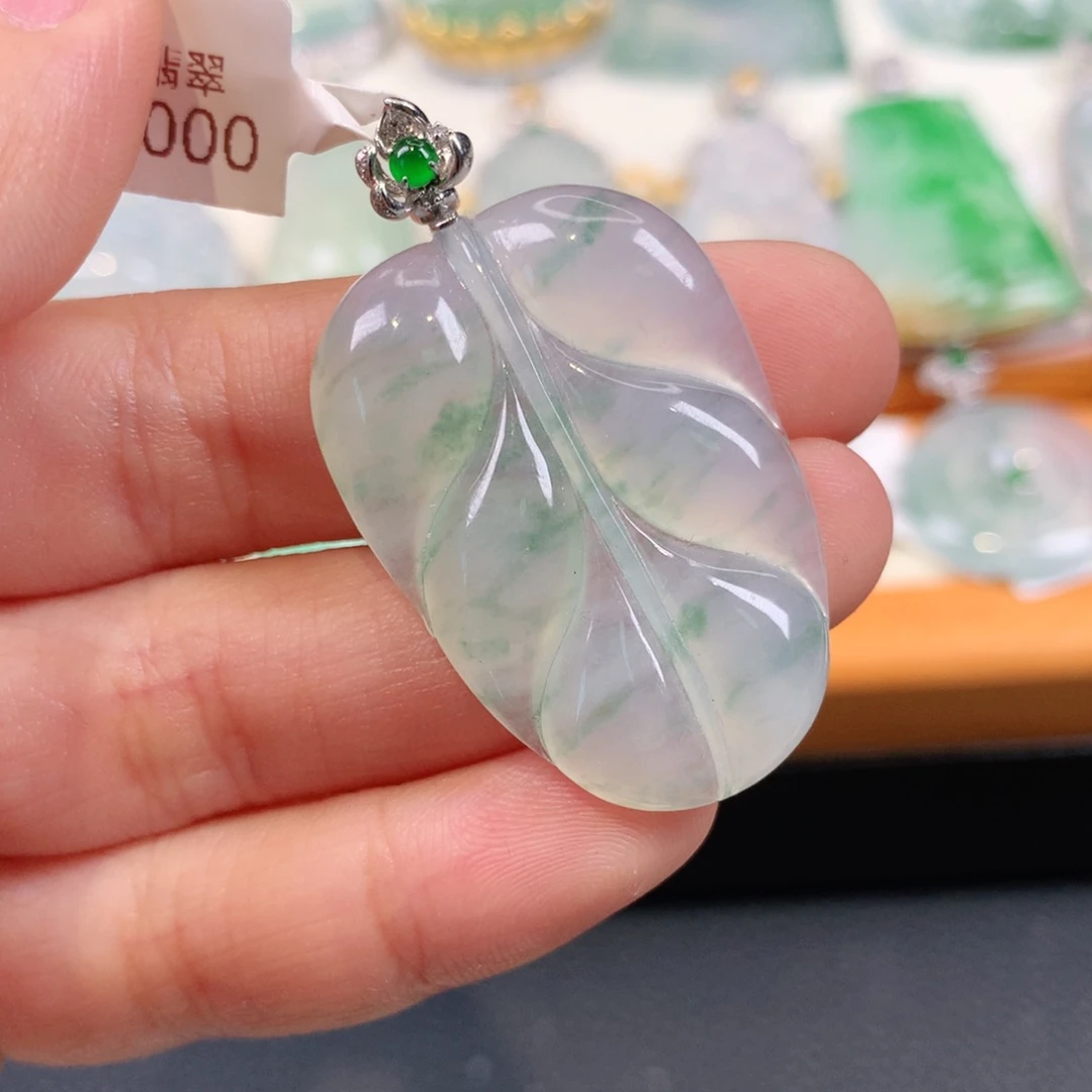 翡翠18K金镶嵌颈饰叶子