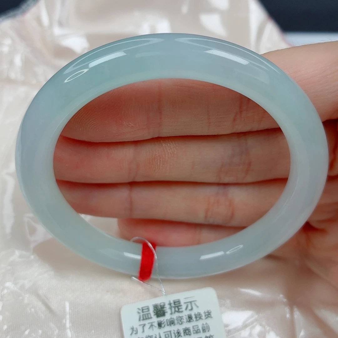 翡翠未镶嵌手镯53.7小圆条，冰透起光，淡晴底，强推，019
