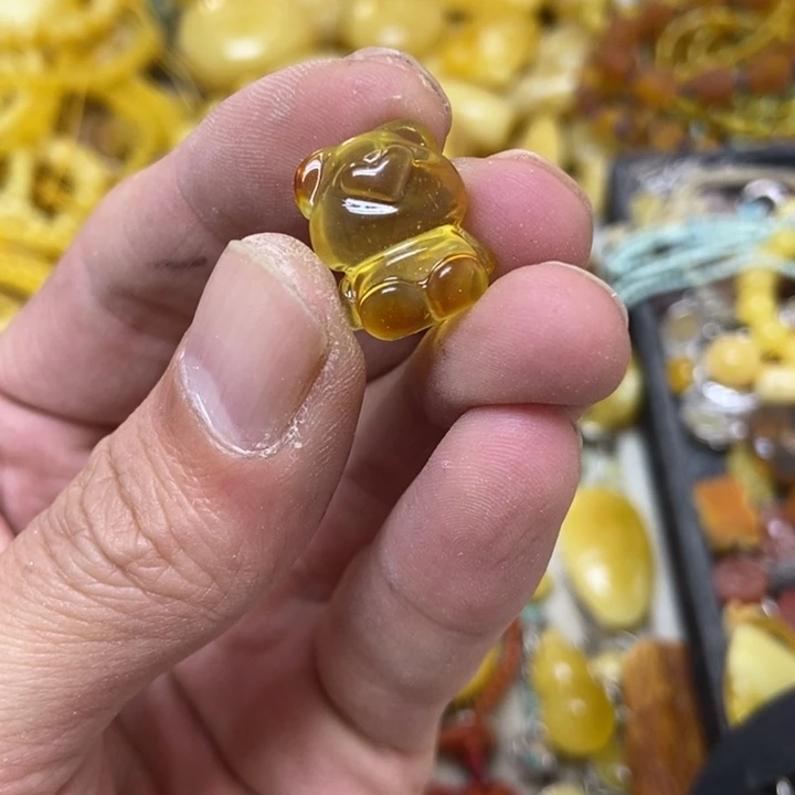 蜜蜡未镶嵌裸石吊坠