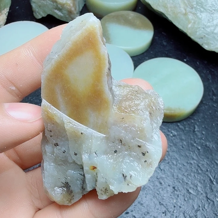 未镶嵌和田玉（糖玉）珠宝奇石