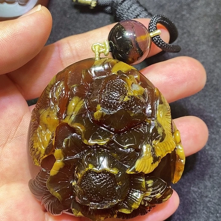 琥珀未镶嵌颈饰血蜜蜡吊坠52.6克