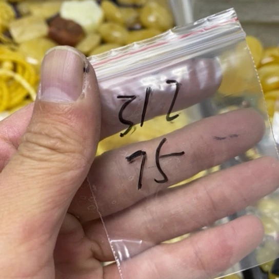 未镶嵌蜜蜡裸石娟*串