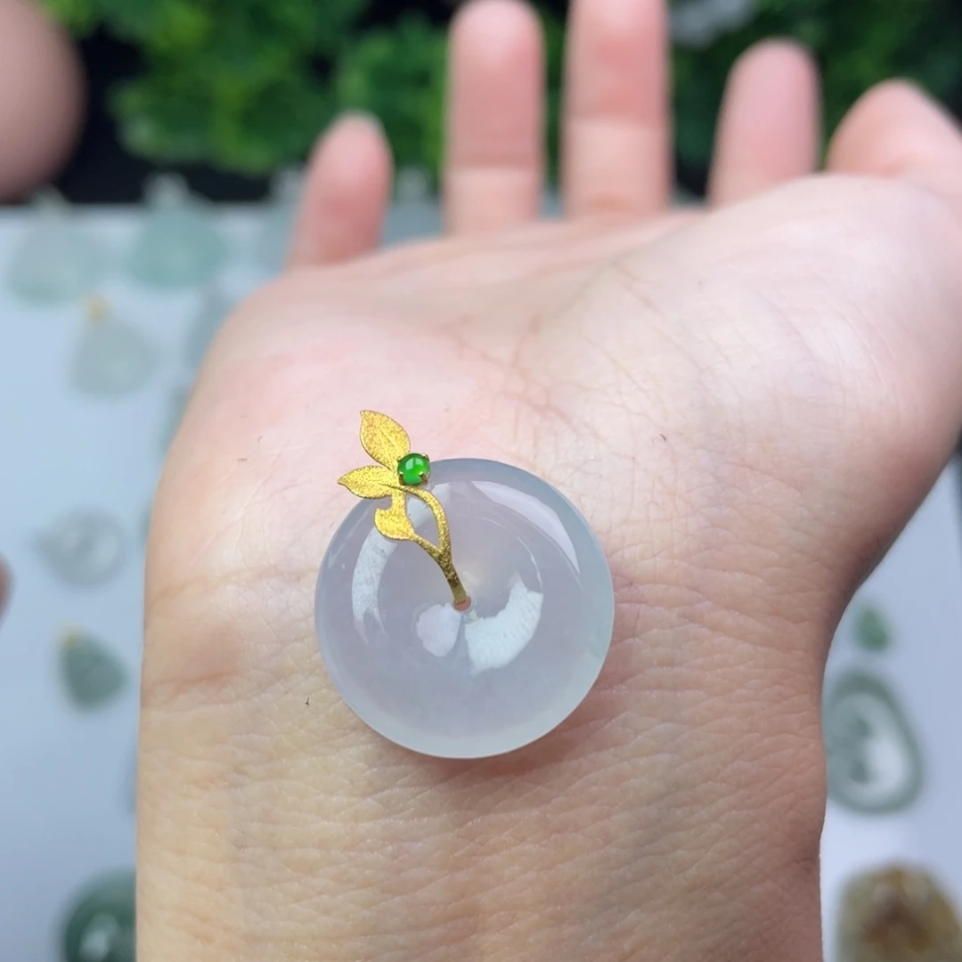 翡翠18K金镶嵌颈饰