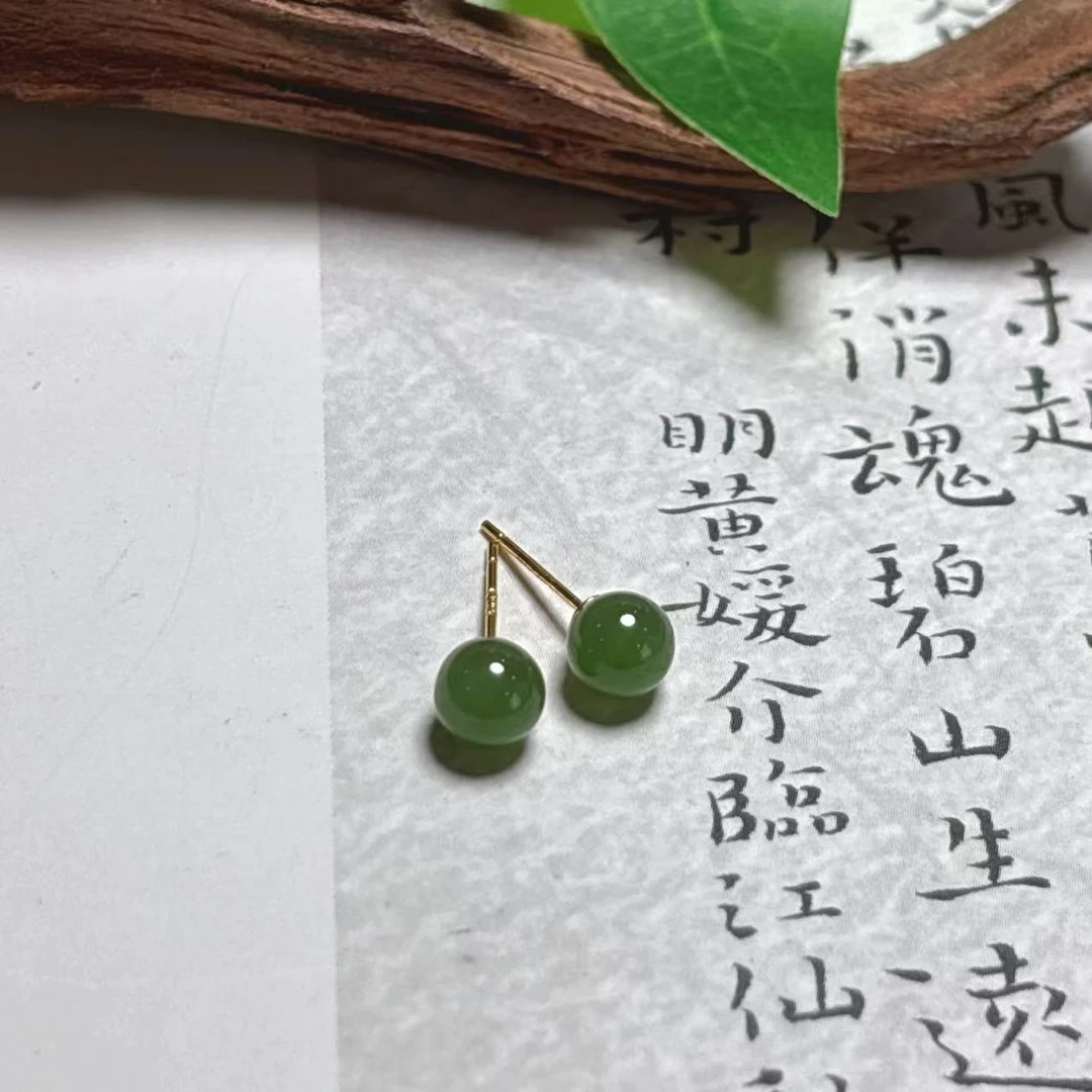 《铁头老猪》LW056和田玉碧玉圆珠耳钉约6mmS925银针多样性发其一