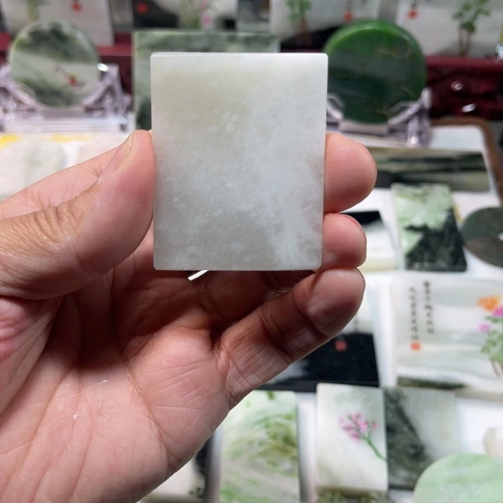 独山玉未镶嵌颈饰