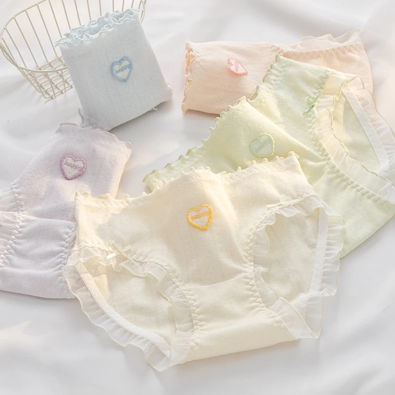 A类婴儿棉内裤少女中腰刺绣小爱心抗菌底档透气包臀学生三角裤