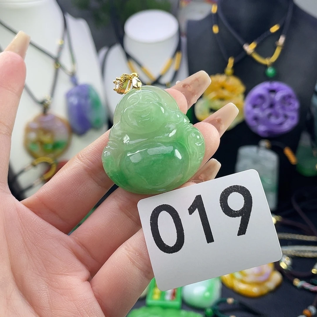 翡翠未镶嵌吊坠(赠链)