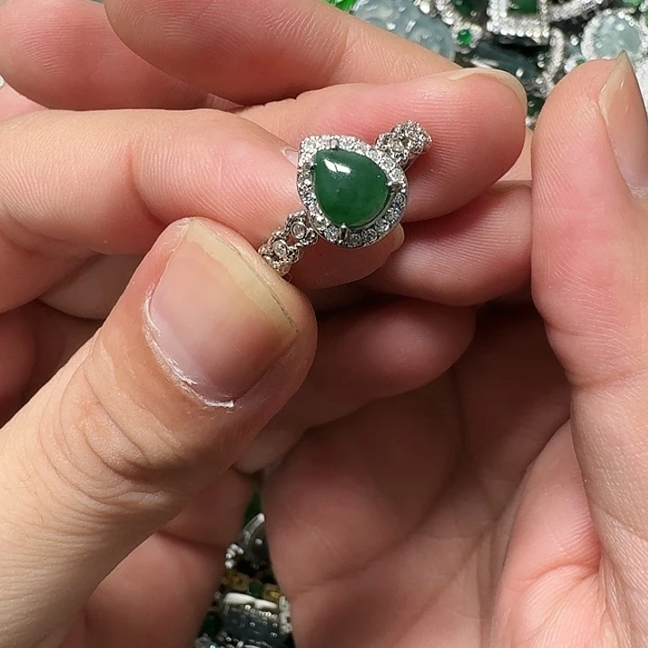 翡翠未镶嵌颈饰天然A货翡翠放漏