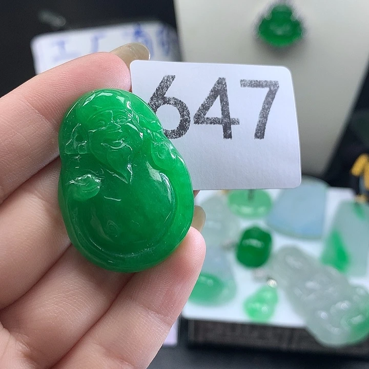 翡翠未镶嵌吊坠(赠链)