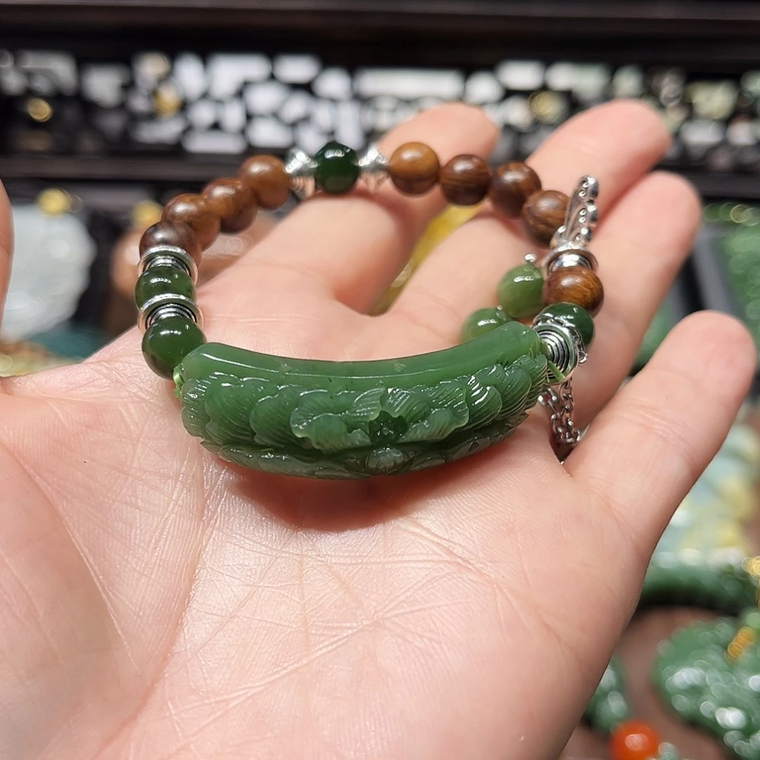 未镶嵌蛇纹石玉吊坠