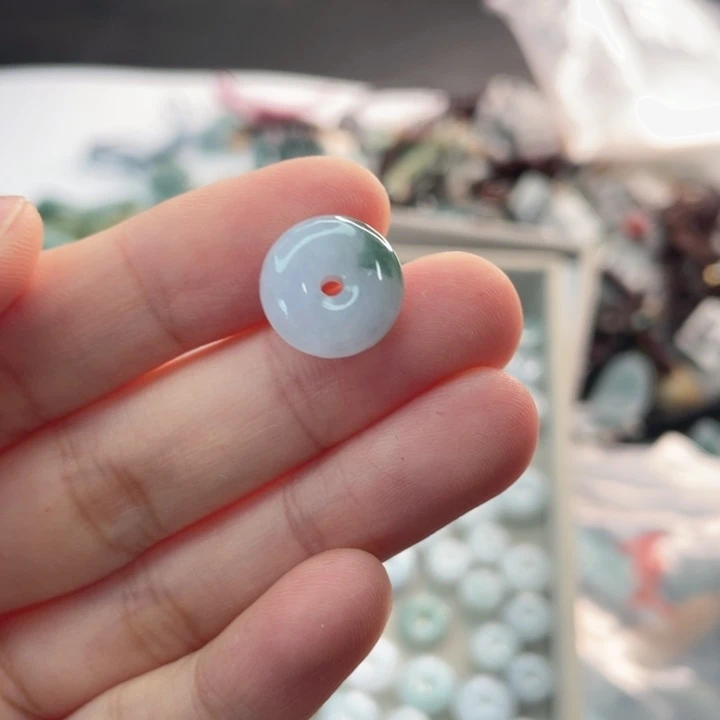 睿***翡翠未镶嵌颈饰不退不换