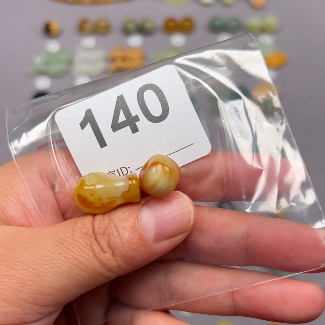 蛇纹石玉未镶嵌颈饰小****