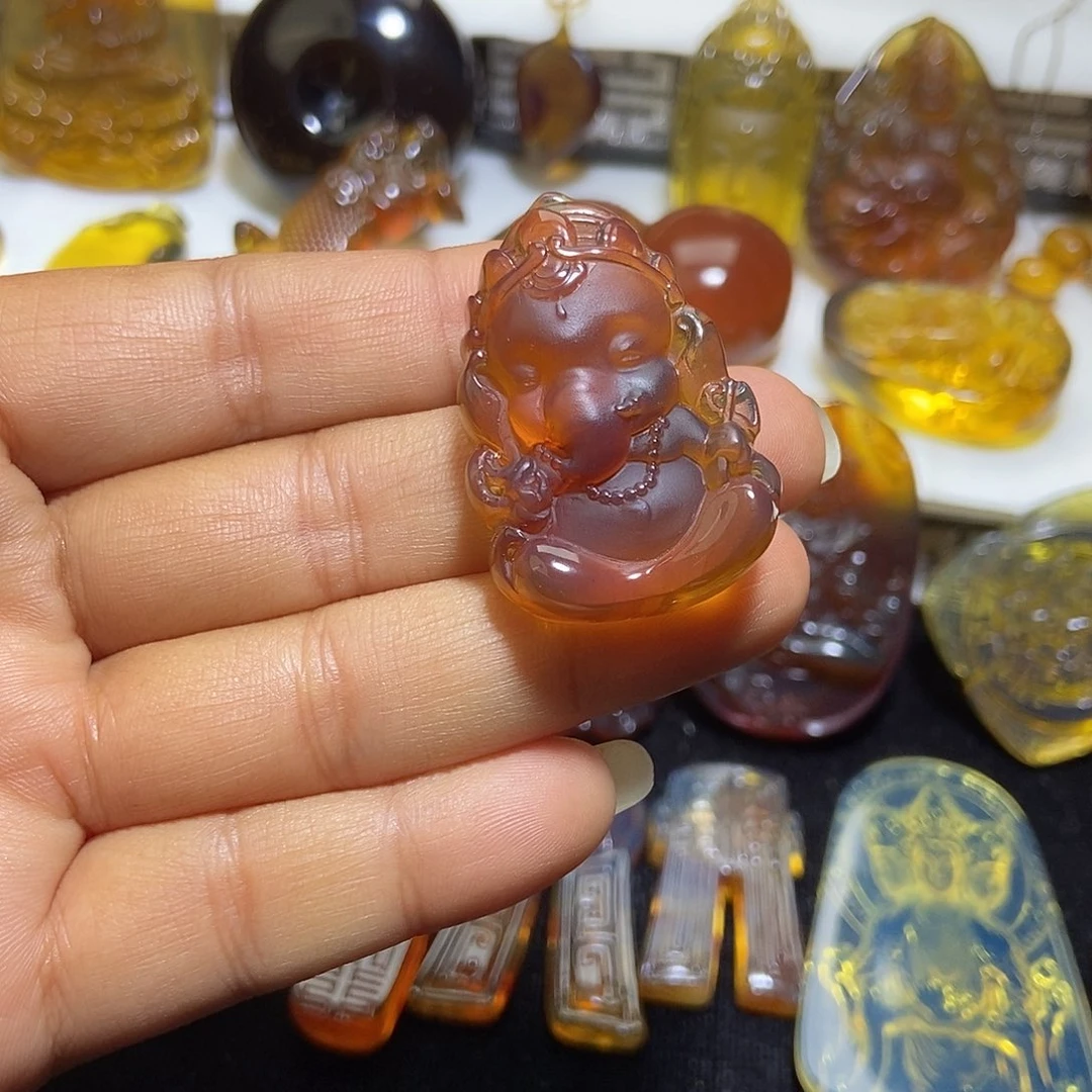 琥珀未镶嵌颈饰缅甸天然琥珀吊坠