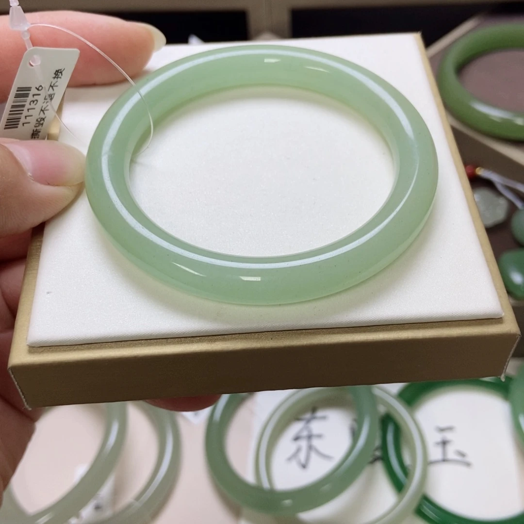 东陵石未镶嵌手镯