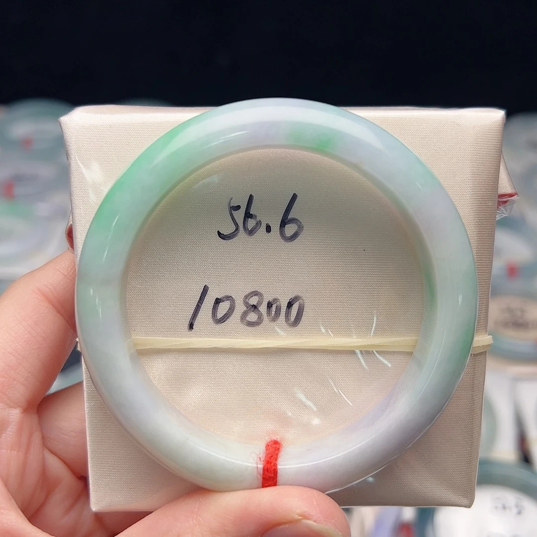 翡翠未镶嵌手镯A货