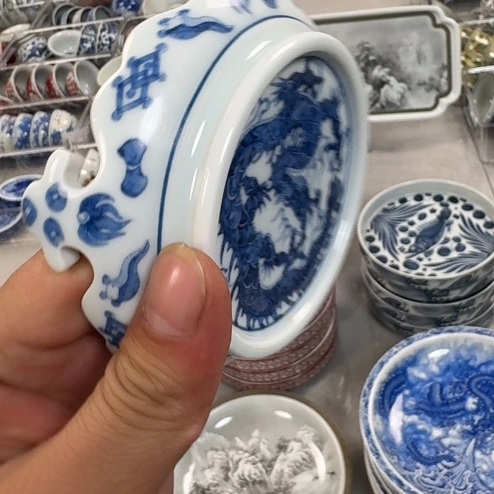 瓷片青花铠甲龙板凳盖至