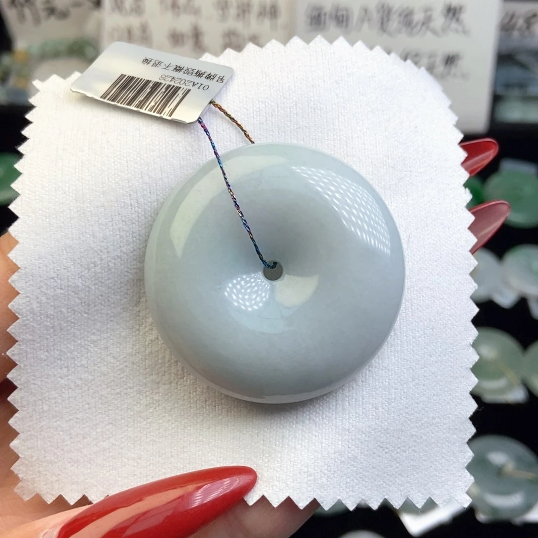 翡翠颈饰未镶嵌平安扣