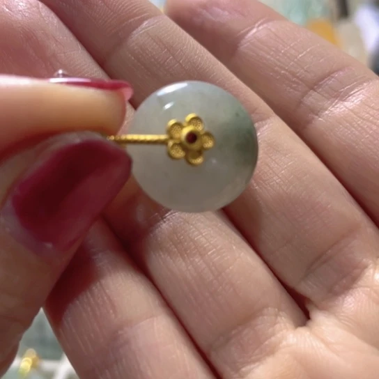 翡翠未镶嵌颈饰平安扣