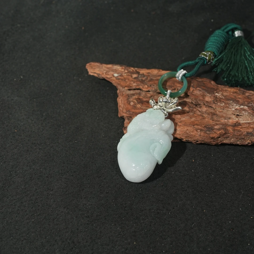 12.8香港王老板-翡翠吊坠t4252