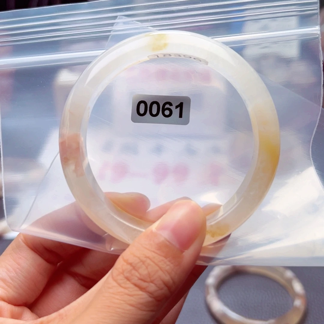 玛瑙/玉髓手镯未镶嵌美**园