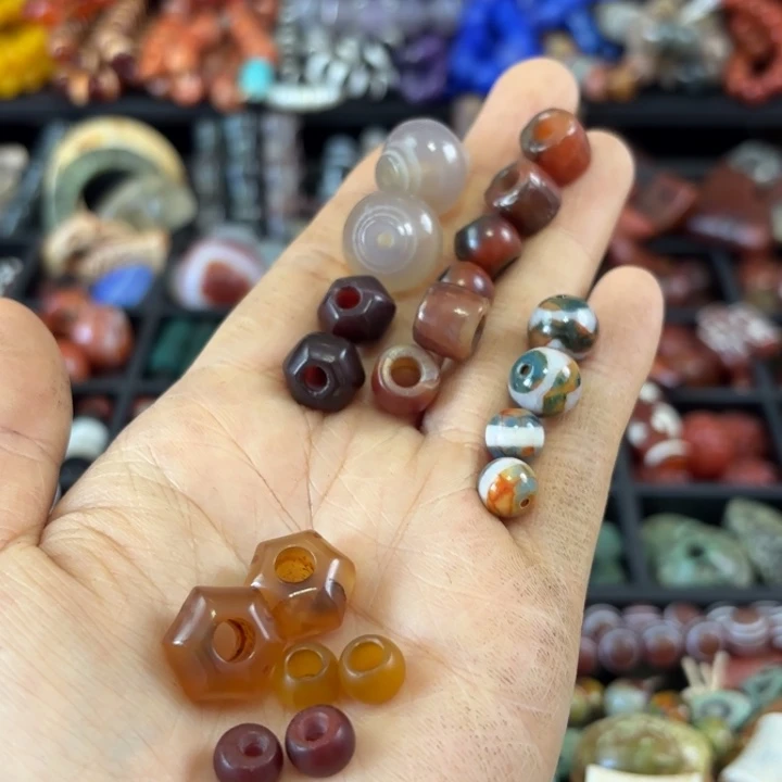 分***行玛瑙/玉髓未镶嵌颈饰