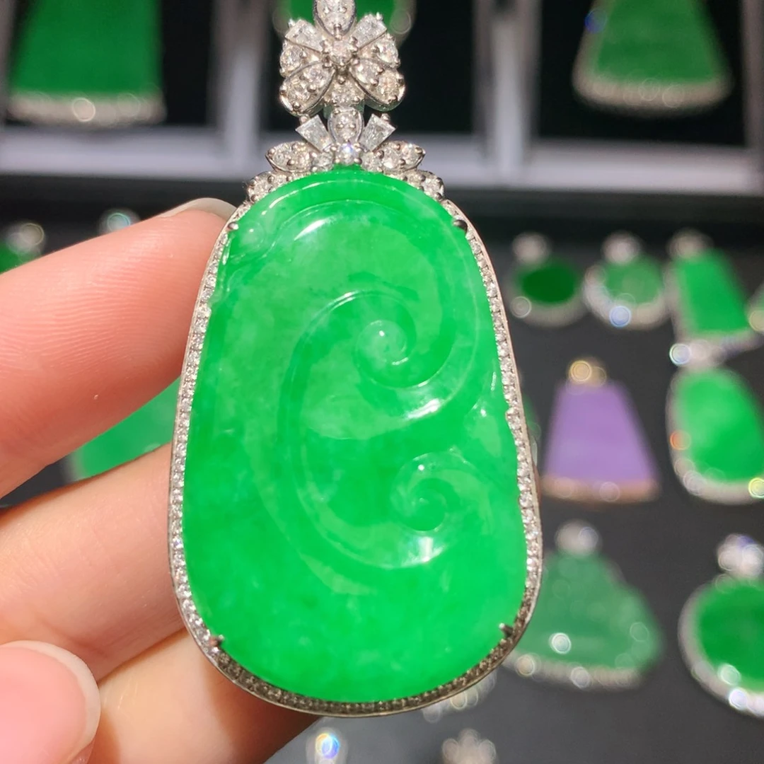 翡翠颈饰18K金镶嵌翡翠