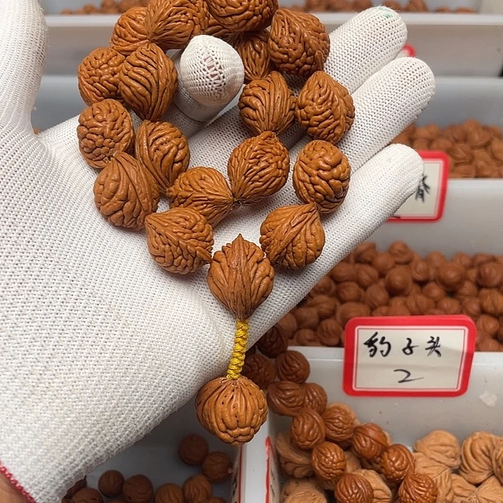 无***殇桃核吊坠龙纹桃核的搭配