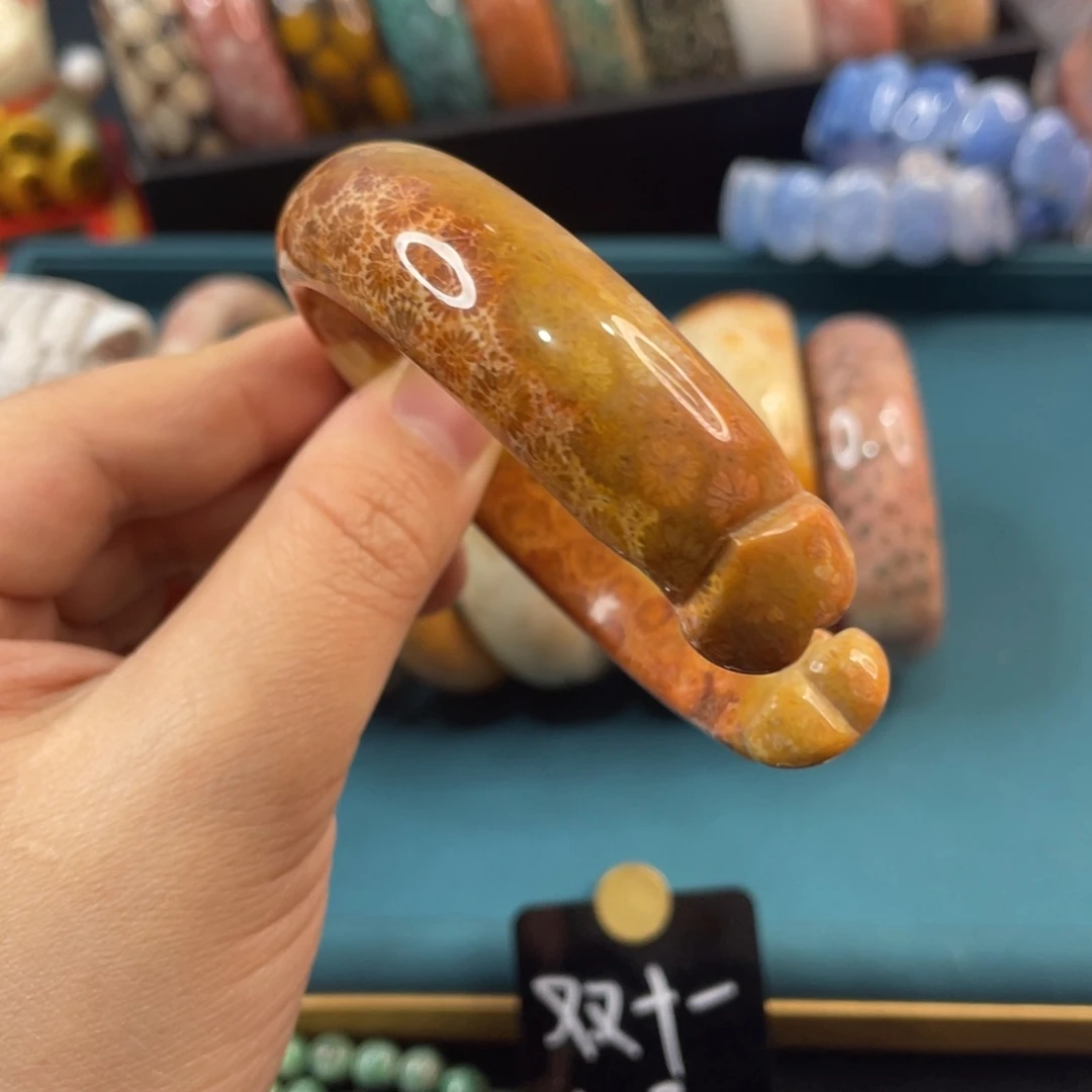 未镶嵌手镯硅化玉