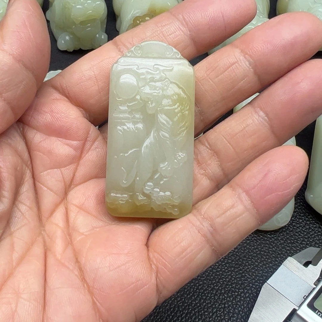 和田玉（糖玉）未镶嵌颈饰