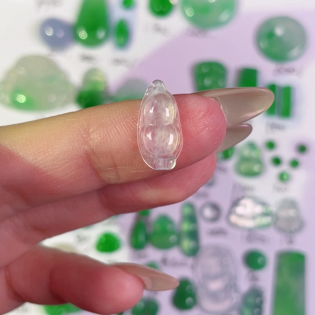 翡翠未镶嵌颈饰裸石