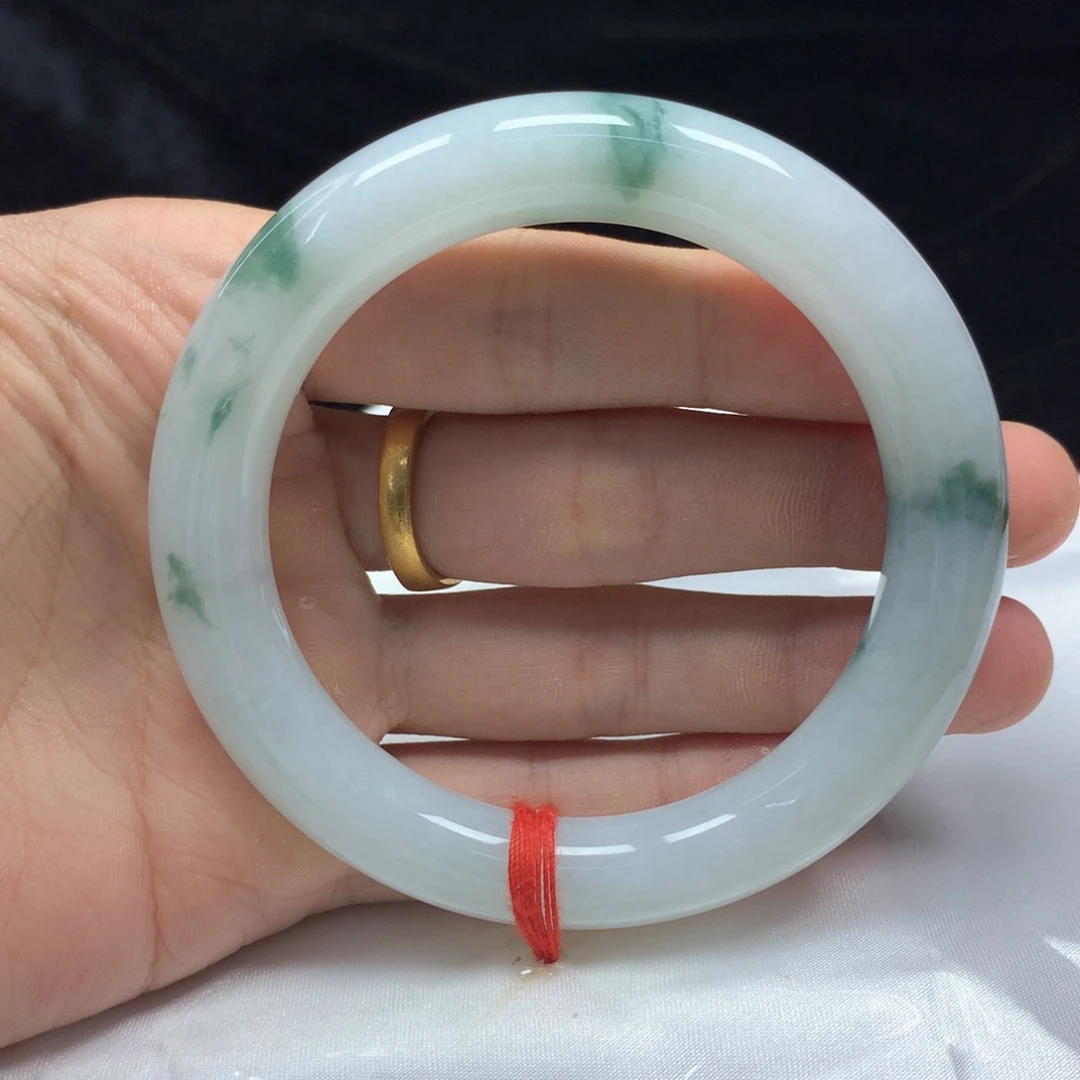 翡翠未镶嵌手镯（圆镯）57.2