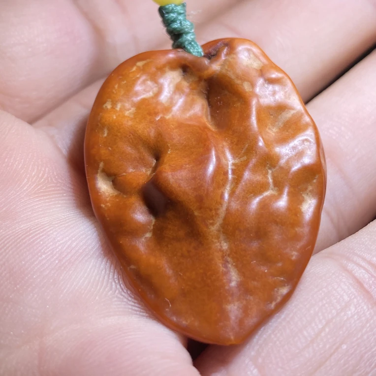 一物一图（273）：半片核桃异形核桃挂坠 尺寸高38