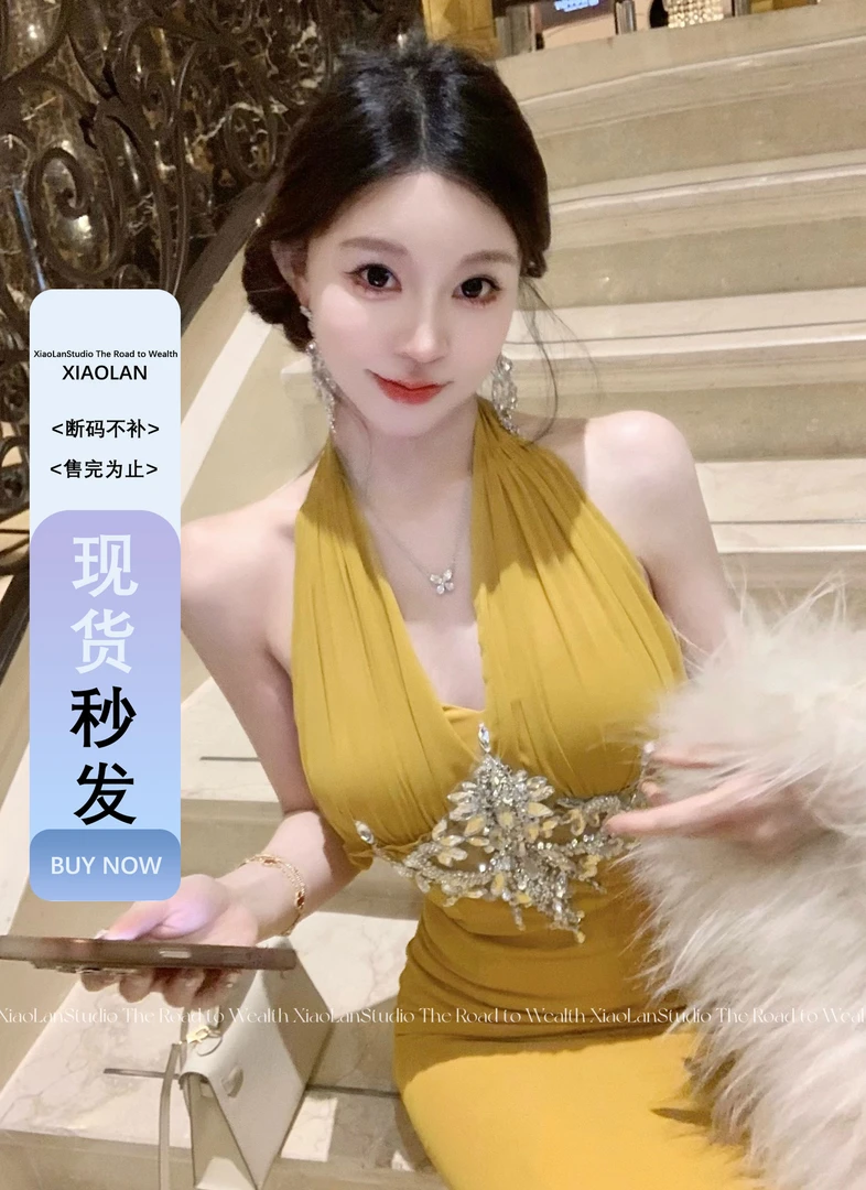 小岚同学「小岛微风」「原创」气质百搭性感夏季挂脖显瘦设计师连衣裙