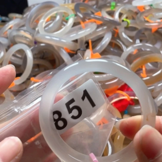 玛瑙/玉髓手镯未镶嵌