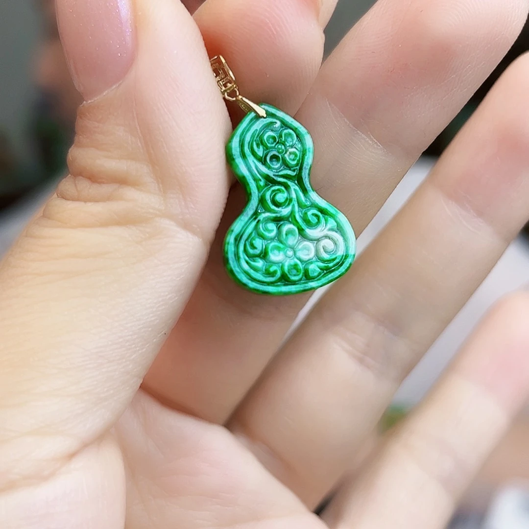 翡翠18K金镶嵌颈饰多样性