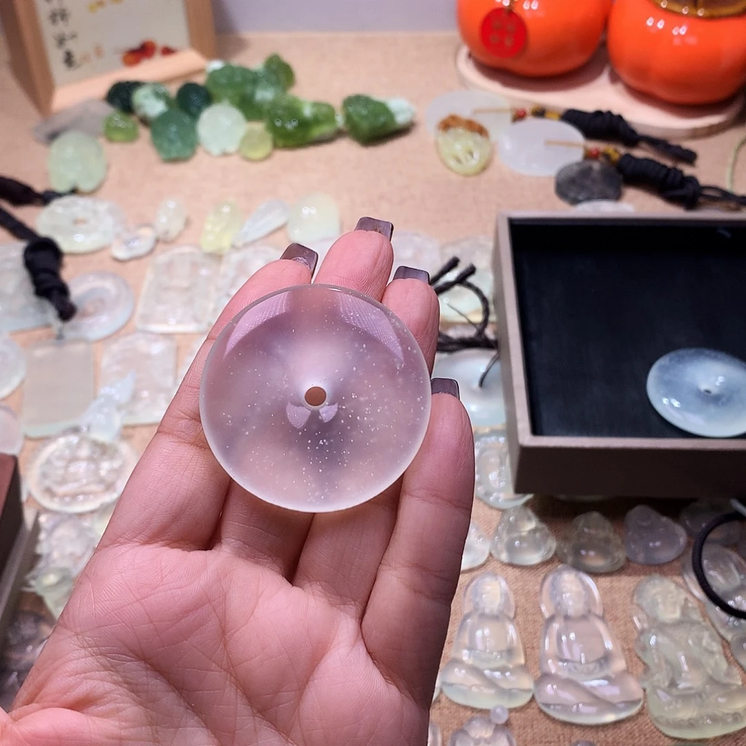 山***画蛇纹石玉未镶嵌颈饰