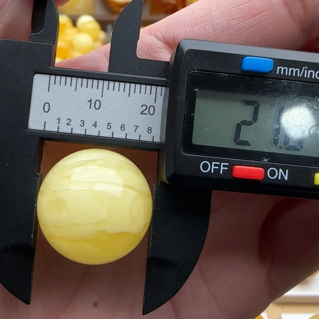 蜜蜡未镶嵌裸石浓蜡飘花珠子