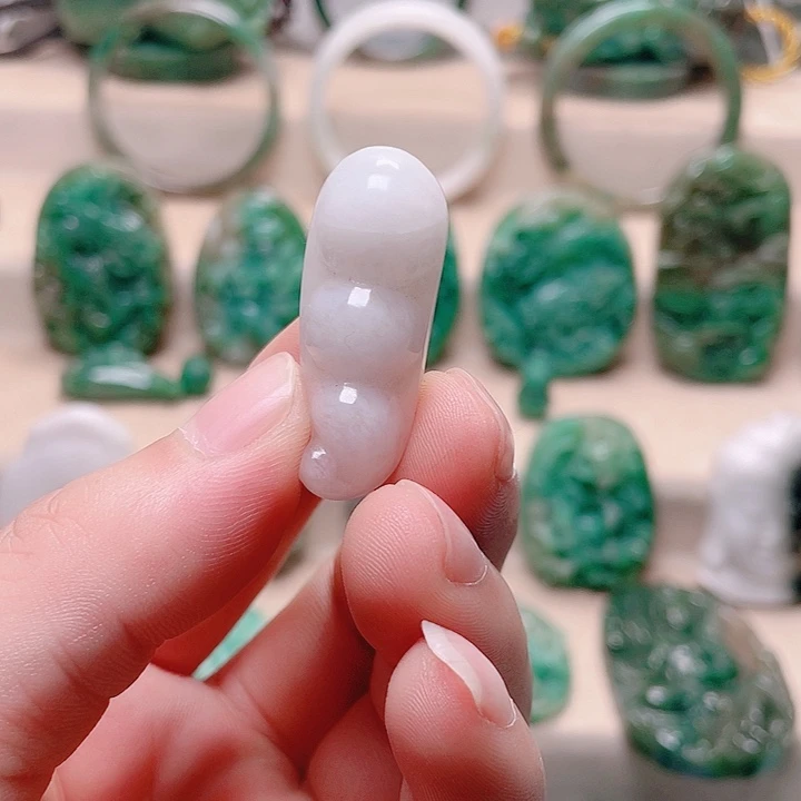 独山玉未镶嵌颈饰