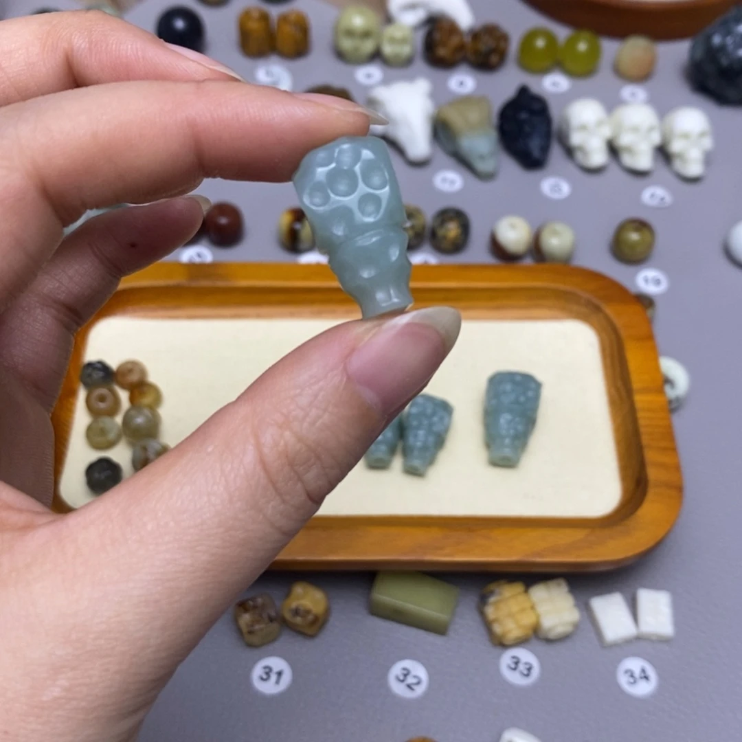 蛇纹石玉配饰合金轻**萤