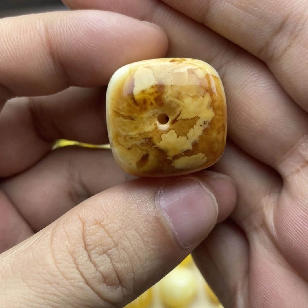 琥珀未镶嵌颈饰琥珀蜜蜡