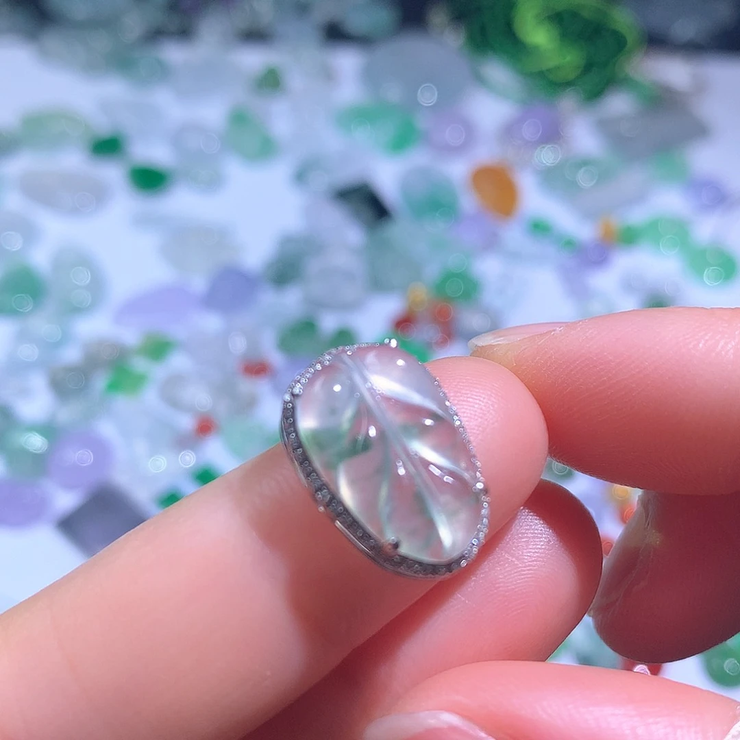 翡翠颈饰未镶嵌叶子