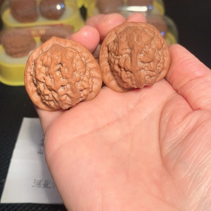 文玩核桃吊坠38尺瓷娃娃